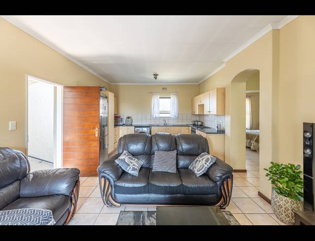 2 BEDROOM TOWNHOUSE FOR SALE IN BROADACRES